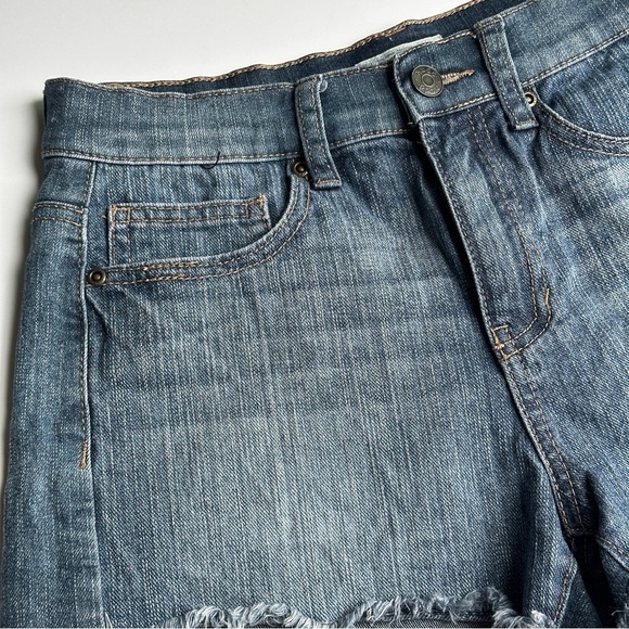 MUDD High-Waisted Frayed Hem Denim Shorts Sz 5 Distressed - Picture 8 of 11